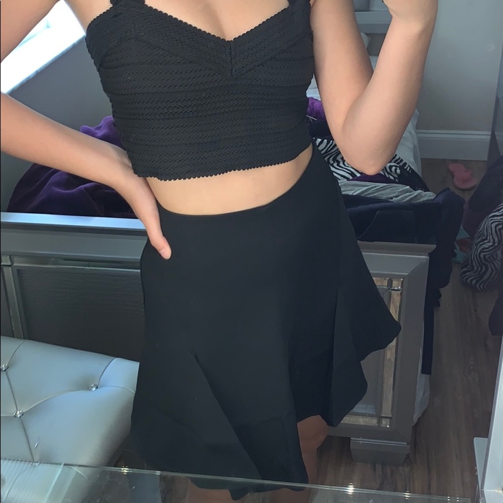 high rised black up to the knee skirt